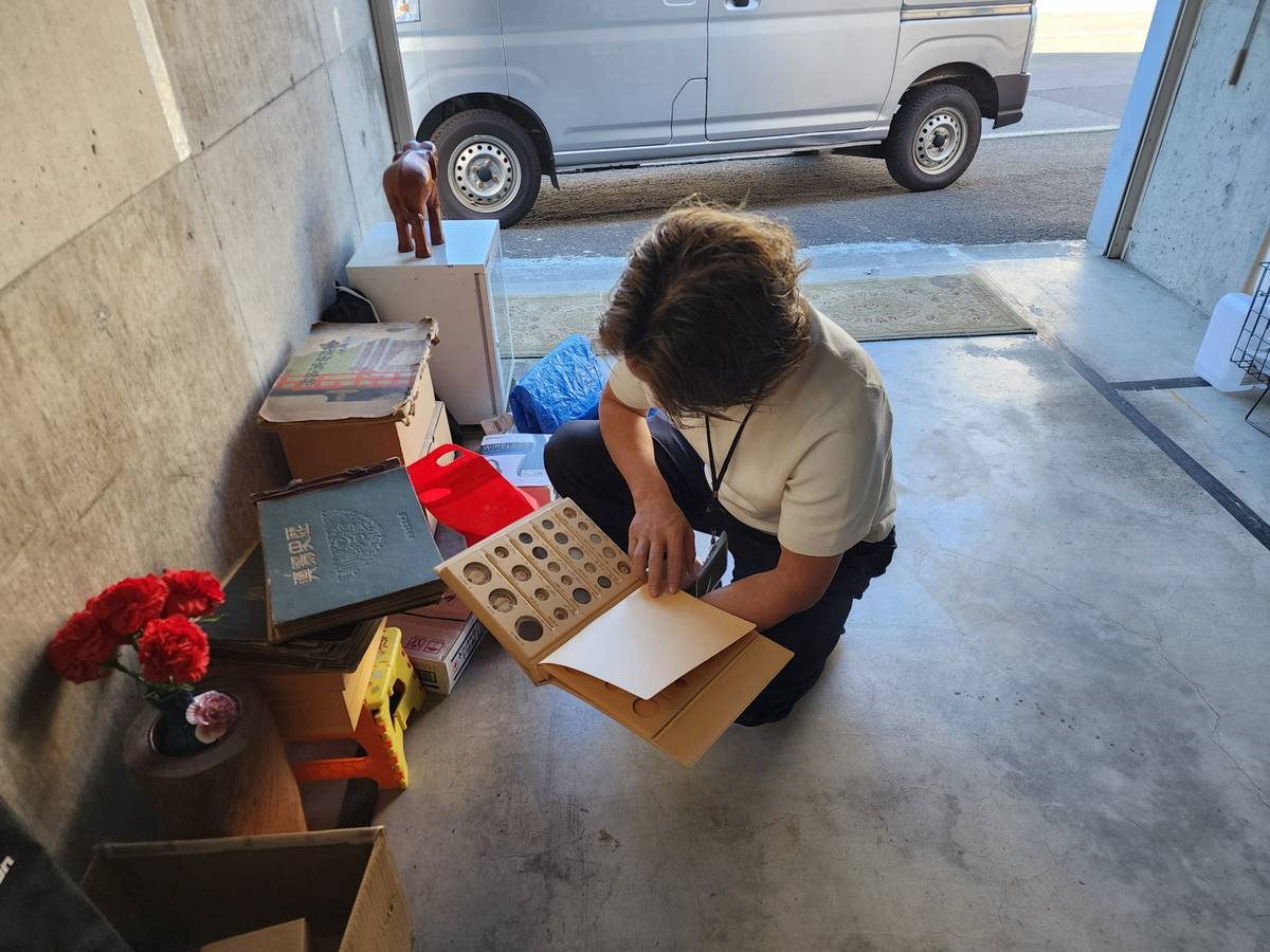 福岡市の出張査定で保管品を確認している現地記録
